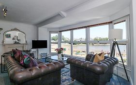 Sea View Apartment